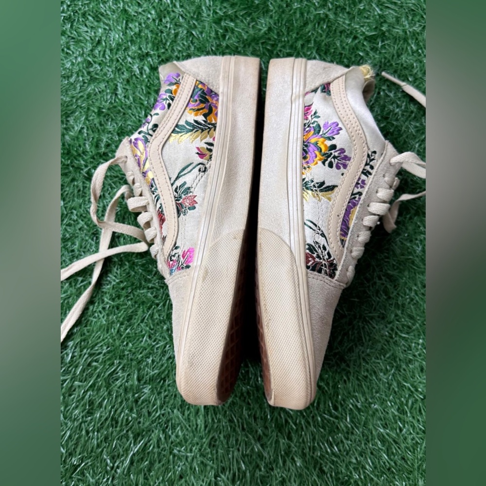 Vans Unisex Floral Embroidered Sneakers M-6.5 W-8.0‎